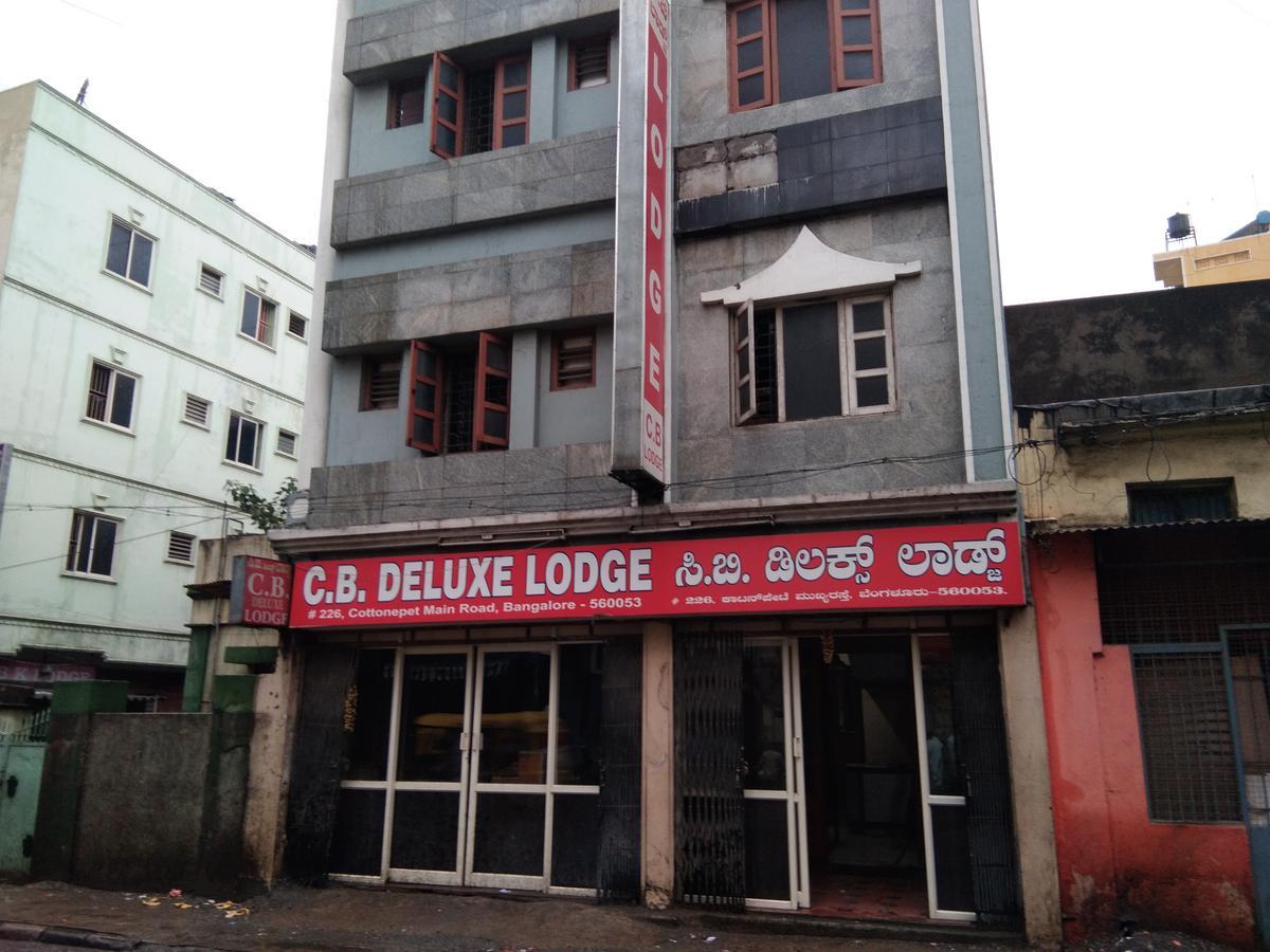 C.B Deluxe Lodge Bangalore Buitenkant foto